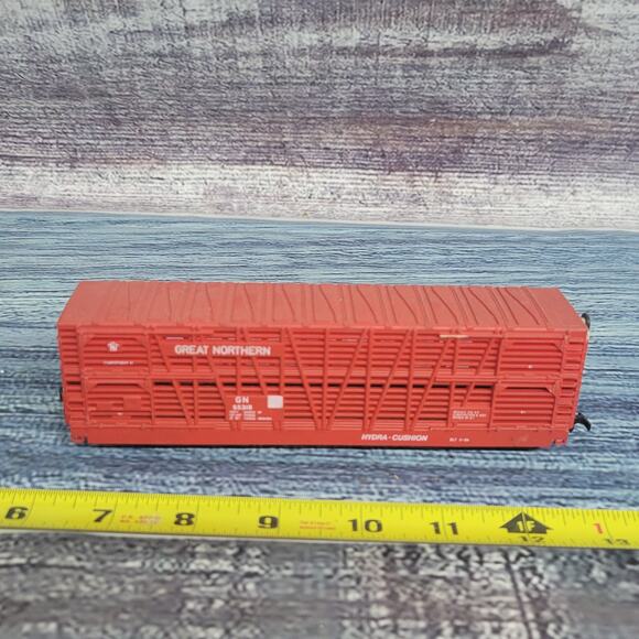 H.O scale Great Northern Hydra cushion box car/car hauler red and white - Picture 5 of 9